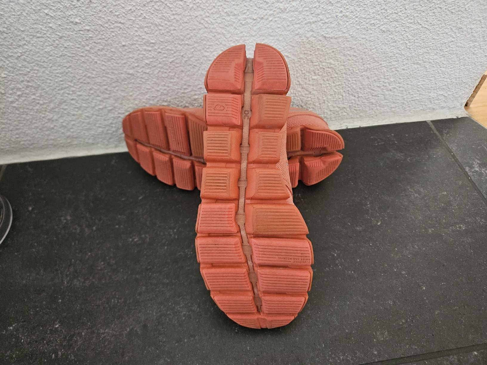 On Damenschuhe: On Schuhe Cloud Monochrome Orange – Neu (gemäss Beschreibung) aus Lenk im Simmental von rit_l5vc 4