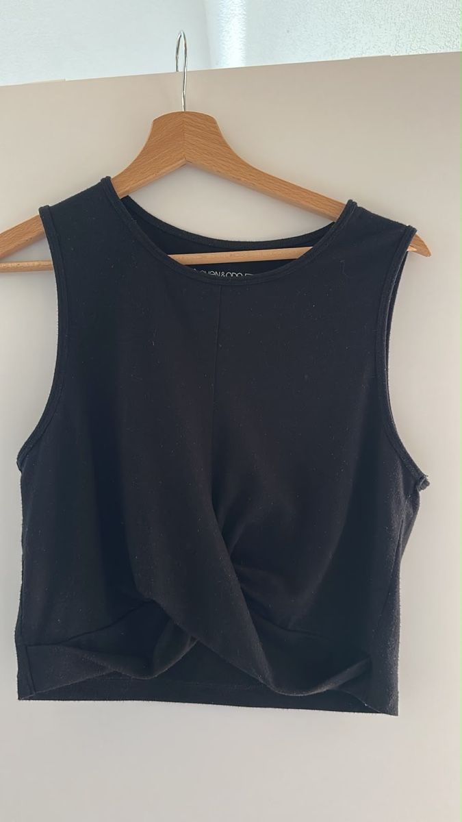 Top: Crop top Yoga M – Usato da Unterseen venduto da ale_9w2v