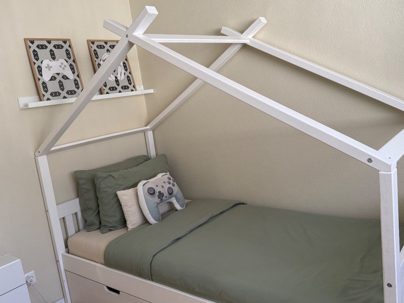 Letti: Hausbett – Usato da Naters venduto da Zelja88