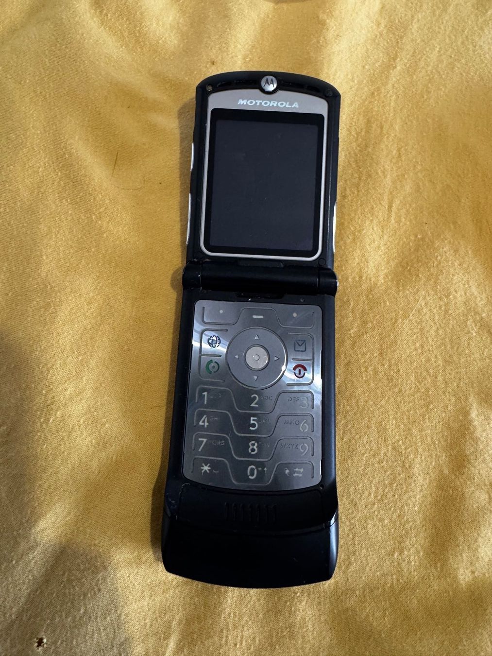 Motorola Telefoni cellulari / Smartphones: Motorola RAZR V3 black défectueux – Difettoso da Vevey venduto da Eiden77 4