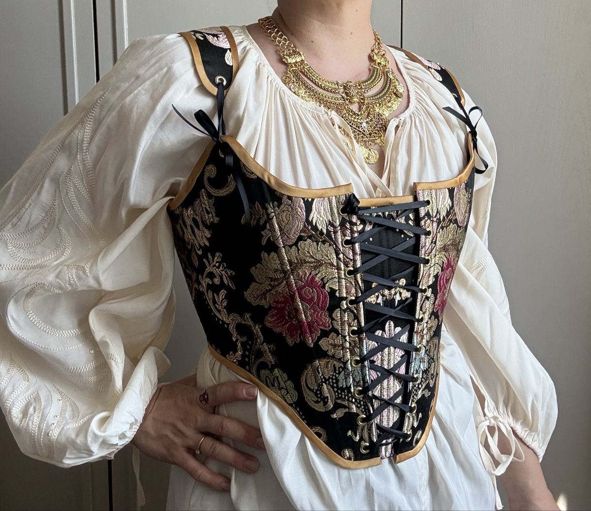 Top: Korsett Barock / Rococo  schwarz mit Gold  – Nuovo e nell'imballaggio originale da Oensingen venduto da Chicotus