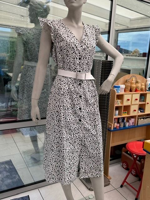 Vestiti: Leichtes Sommerkleid, ohne Gurt – Nuovo (secondo la descrizione) da Lostorf venduto da Nick1258
