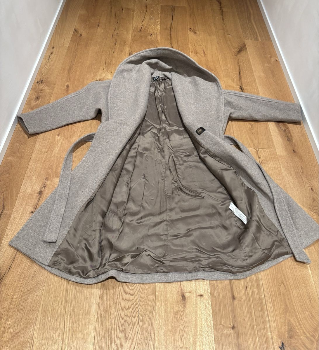 Zara Cappotti: Zara Oversize Wollmantel beige/hellgrau – Usato da Glarus venduto da NaSaGaTh 1