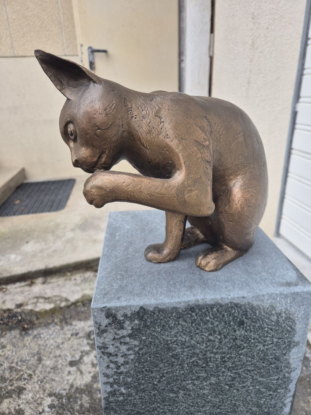 Sculture & Statue: Grabmal mit Bronzekatze – Nuovo (secondo la descrizione) da Ehrendingen venduto da Amigo5 4