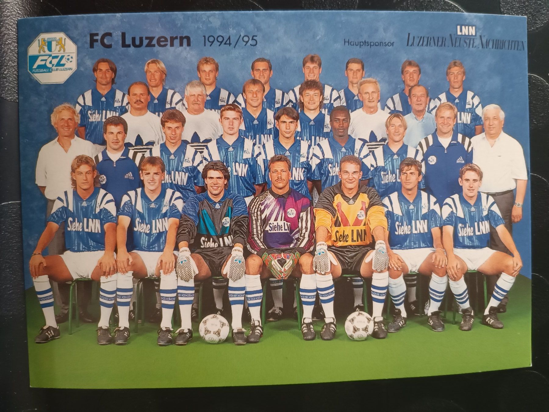 Autografi: FC Luzern - Mannschaft Autogrammkarte 1994/95 – Usato da Menziken venduto da Artographs