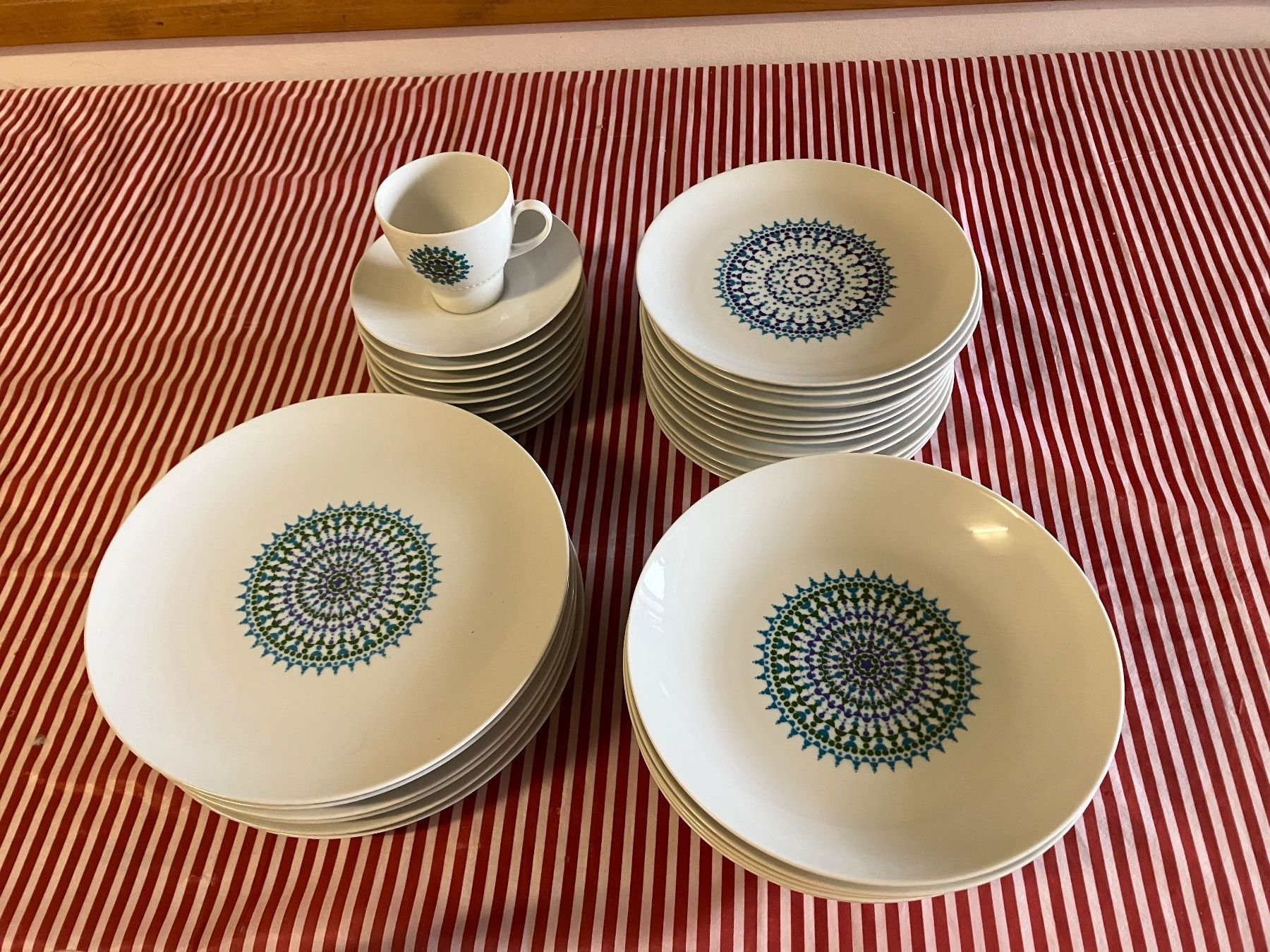 Thomas Set di piatti: 39 Teile Thomas Geschirr mit blauem Muster – Usato da Baar venduto da Zugi2