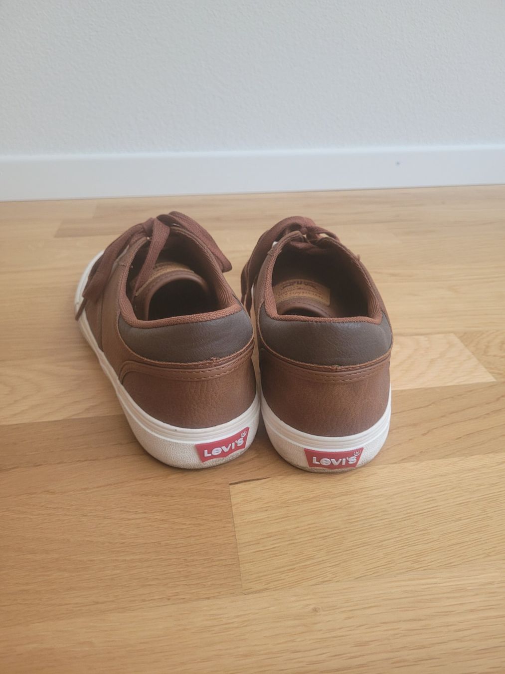 Levi's Scarpe da uomo: Brown sneakers Levi's size 44 – Usato da Samstagern venduto da jus_p9b9 2