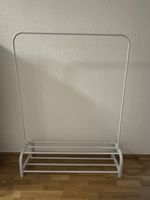 Kleiderstange von Ikea mit Schuhablage