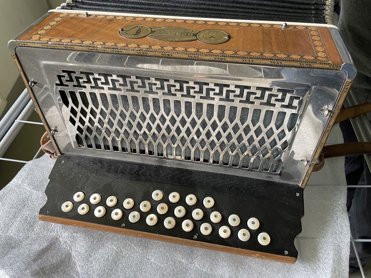 Strumenti musicali: Accordeons, HERCULE  Fabrique Suisse – Usato da Buttes venduto da ButtA15 6