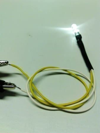 Componenti elettronici: Flacker-LED weiss verkabelt – Nuovo (secondo la descrizione) da Luzern venduto da Salefactory 2