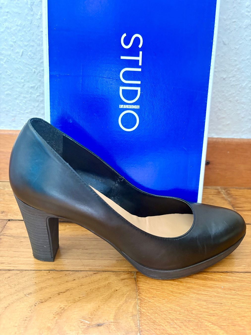 Scarpe da donna: Escarpins cuir noir T38 – Usato da St-Ursanne venduto da milezarde