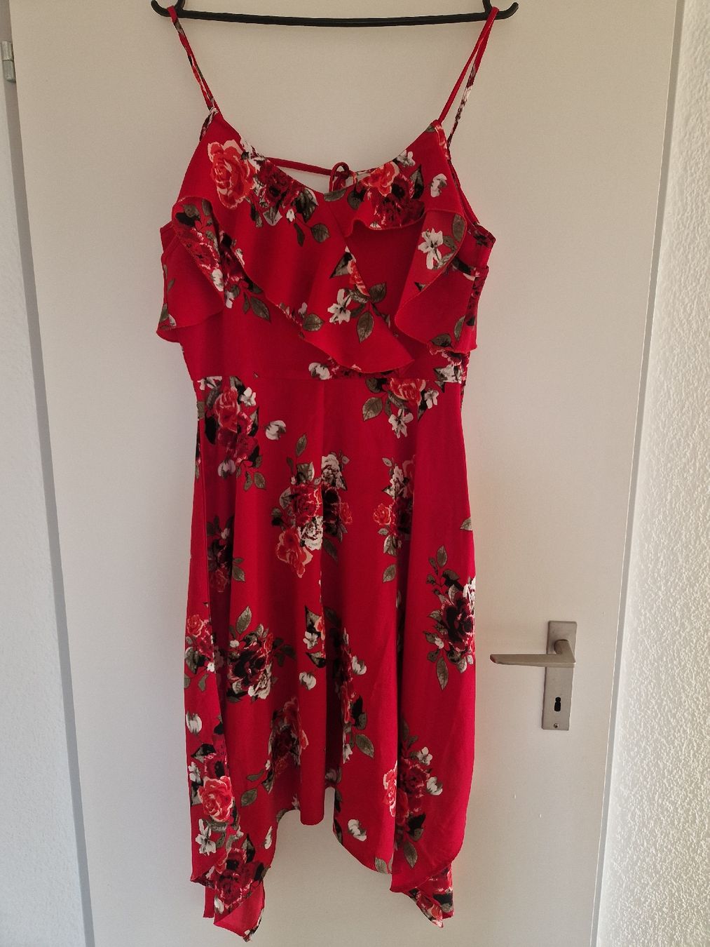 Robes: Kleid rot geblümt Grösse M – Neuf (Voir description) à Ebikon par kov_9vqb