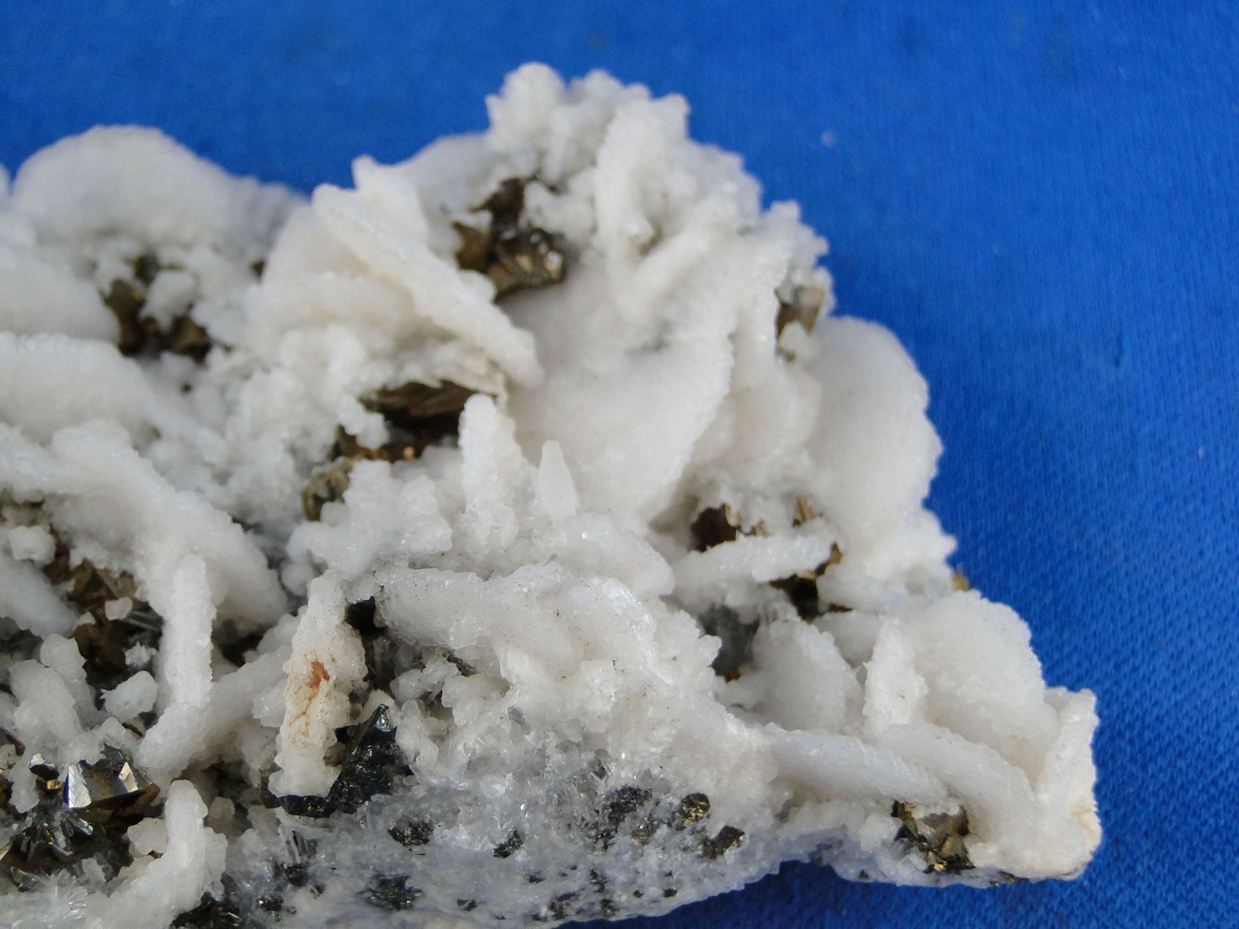 Minerali & Pietre curative: Quartz psm Baryt mit Chalkopyrit – Usato da Schinznach Bad venduto da Demerald 3