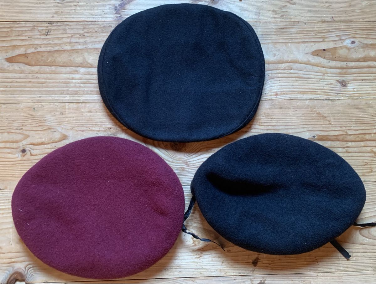 Schweizer Armee Copricapi, berretti & cappellini: 3 Beret der CH Armee – Usato da Goldingen venduto da Bergler012 1