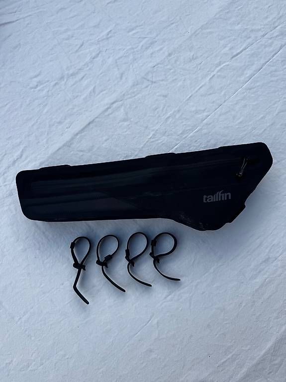 Tailfin Pezzi di ricambio: Sacoche de cadre Tailfin 3.0L – Nuovo (secondo la descrizione) da La Tour-de-Trême venduto da w.max 1