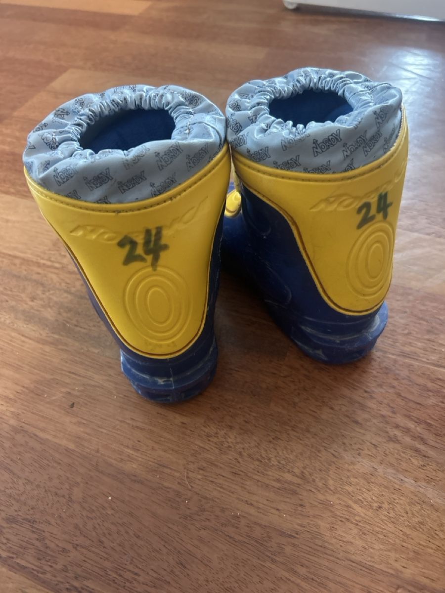 Scarpe per ragazzi: Skischuhe Schuhgrösse 24 – Usato da Wilen b. Wil venduto da sanyy1914 1