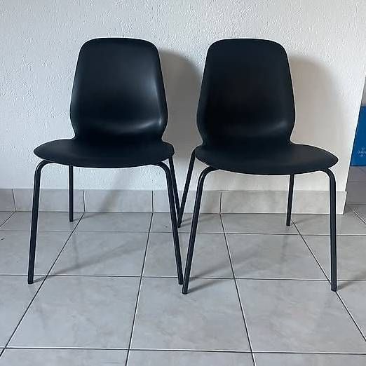 Sedie: 2 Chaises IKEA noires - SKÅLSTA – Usato da Lausanne venduto da aur_9xhm