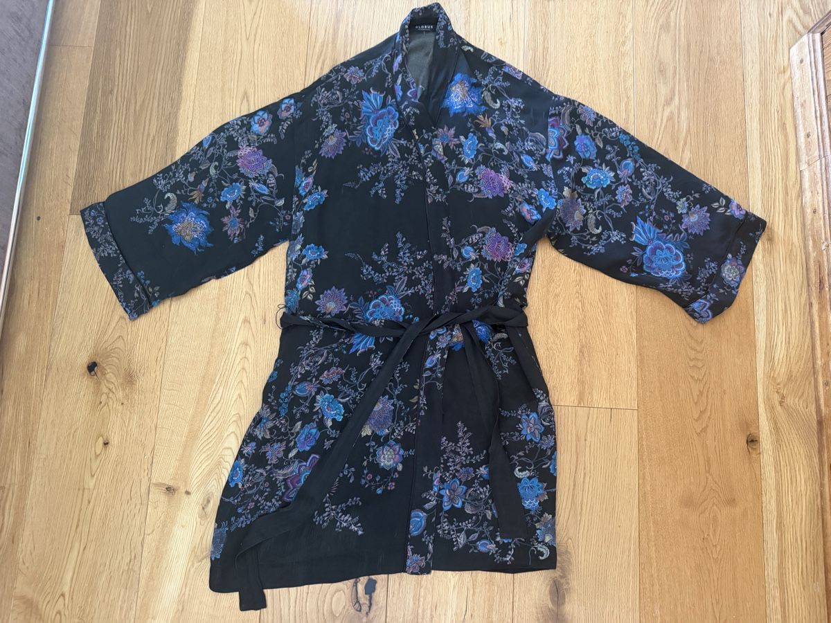 Internationale Kunst: Kimono mit Blumenmuster Grösse M von Globus – Gebraucht aus Luzern von La_sfinge