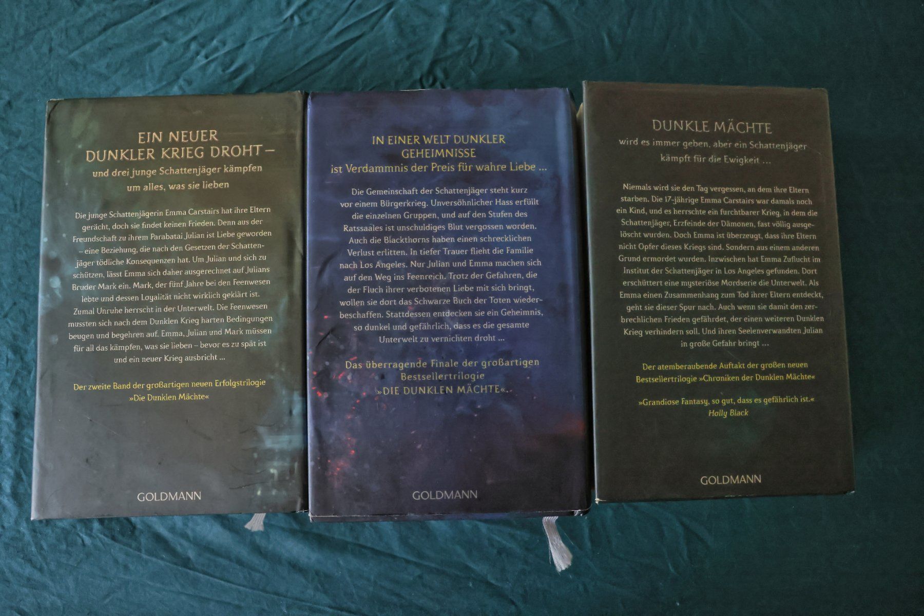 Bücher: Trilogie: Die dunklen Mächte (Schattenjäger) – Gebraucht aus Münchwilen TG von showman01 1