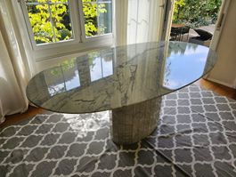 Marmor Esstisch in ovalem Design