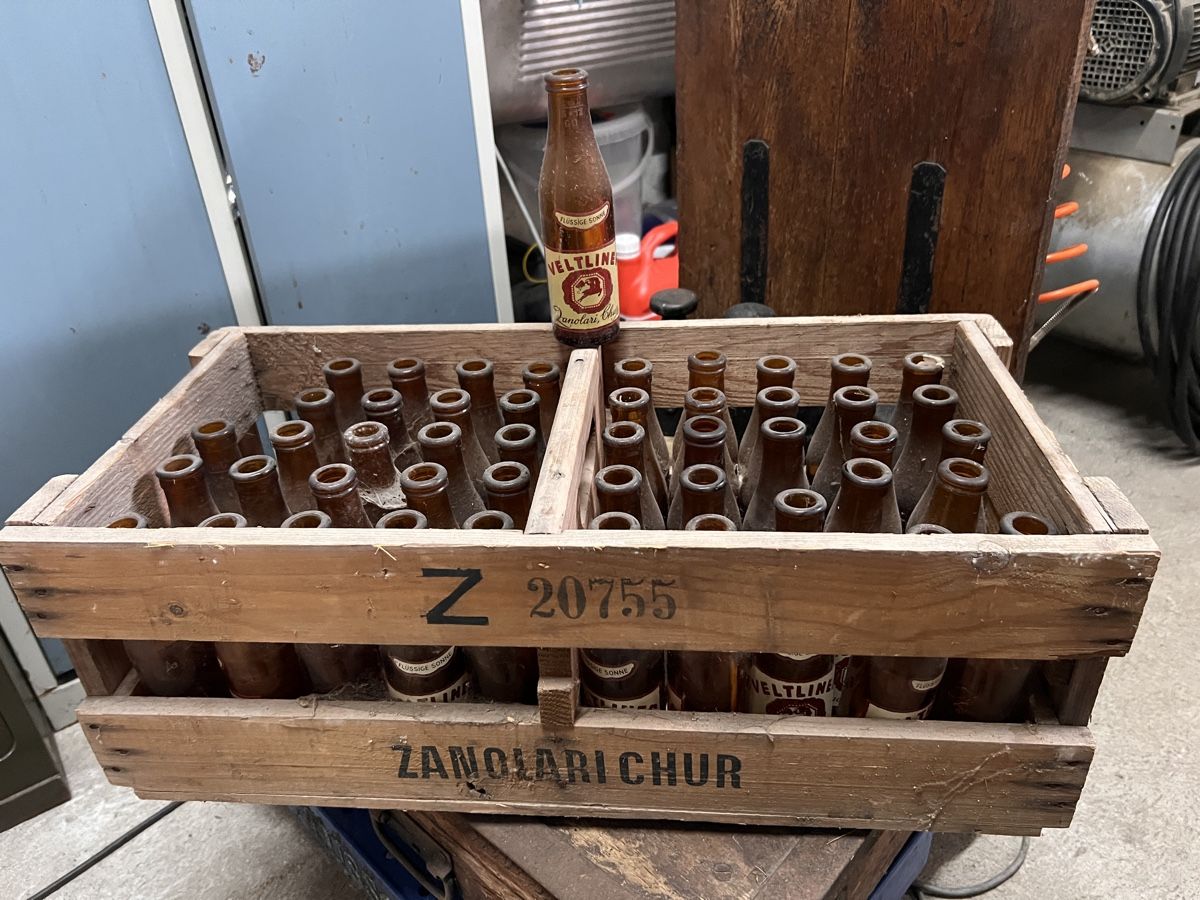 Sonstiges: Veltliner Chur Holzkiste mit Flasche – Gebraucht aus Hellikon von renejegge