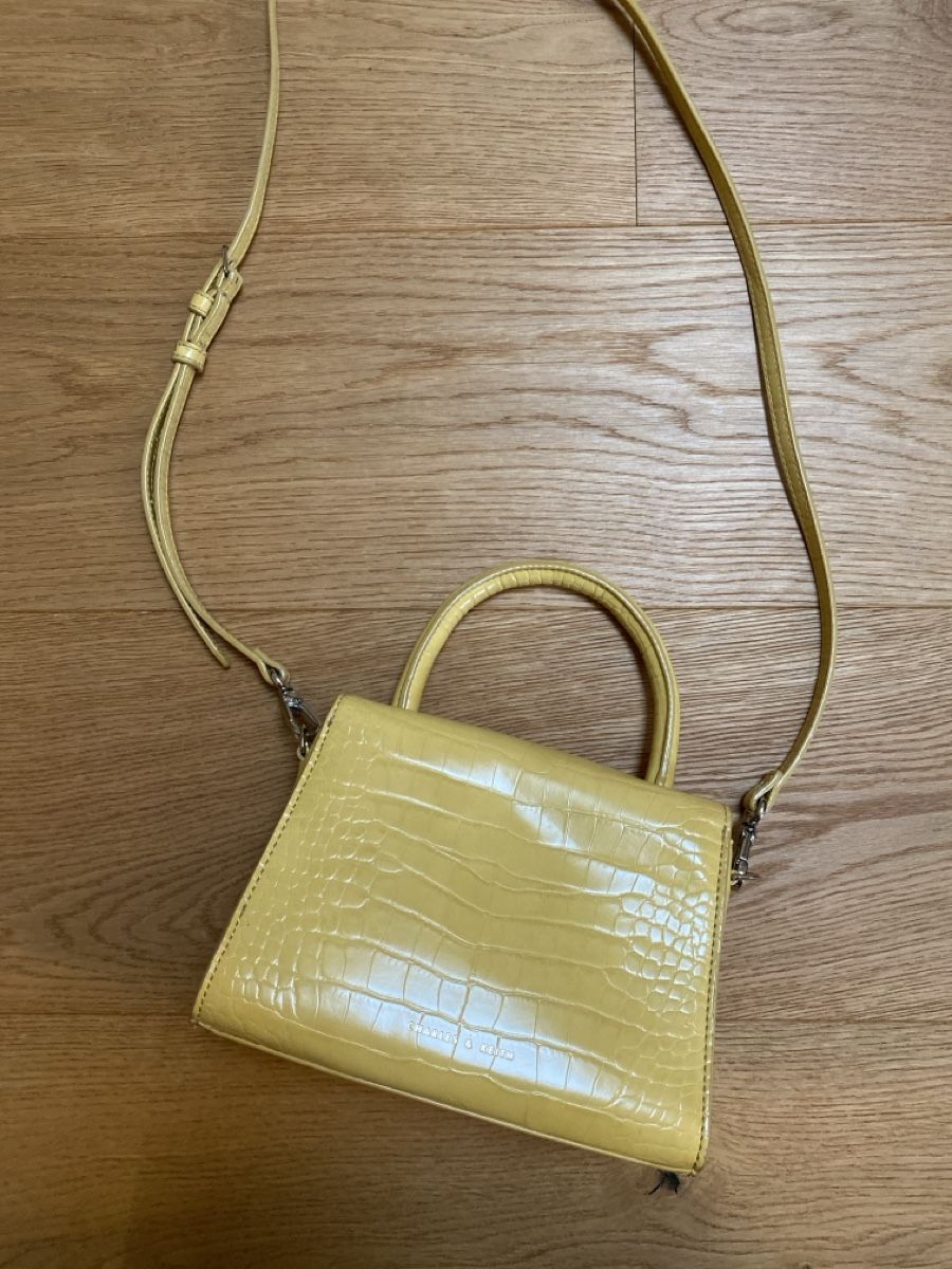 Taschen für Damen: Charles & Keith Tasche – Gebraucht aus Wetzikon ZH von purple_44 1