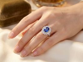 Bague élégante avec saphir bleu
