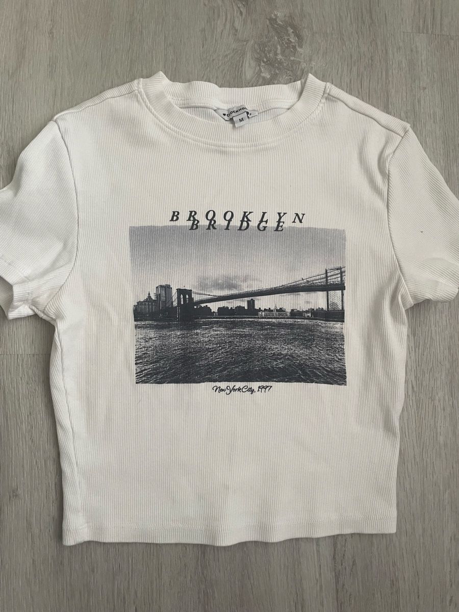 T-Shirts:  T-Shirt weiss Grösse M , Crop – Gebraucht aus Ennetaach von Ustraessle