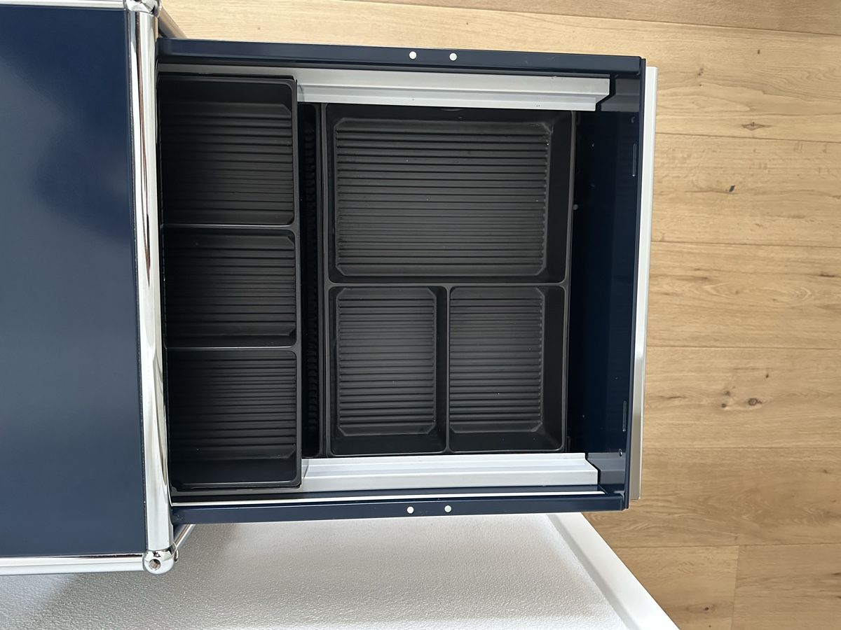 Banconi: Rollcontainer dunkelblau Metall Chrom Rollen 2 Schubladen – Usato da Thalwil venduto da saco1402 3