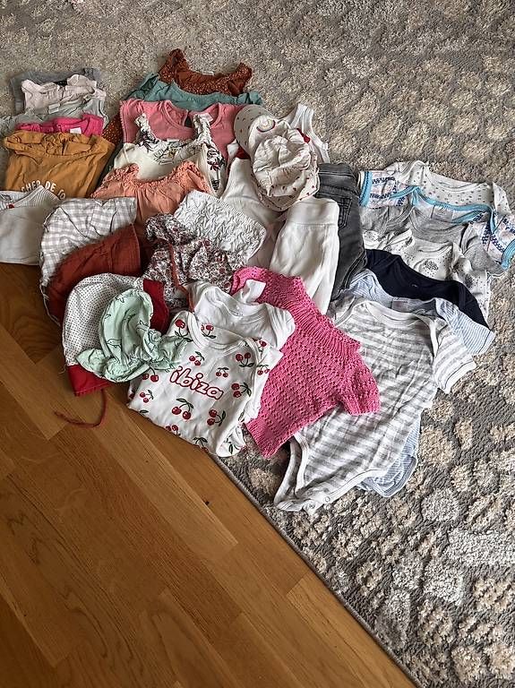 Lotti & Set di vestiti: Sommerkleider Gr80-86 – Usato da Zürich venduto da Brooke 1