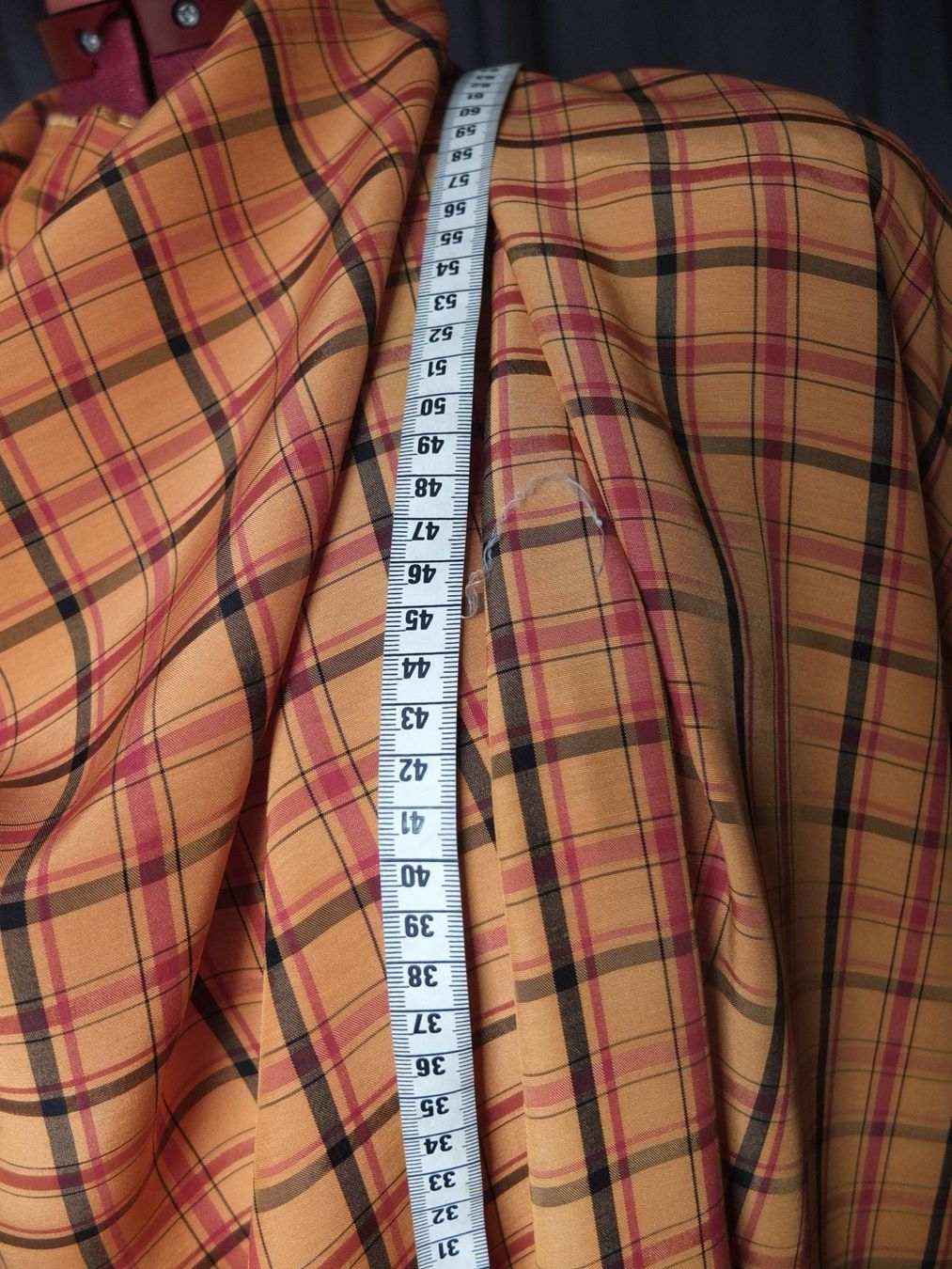 Tessuti: Leichter Stoff 76 Viskose/Polyester Orange Karo B155 L140 – Nuovo (secondo la descrizione) da St. Margrethen SG venduto da Profitboerse 1