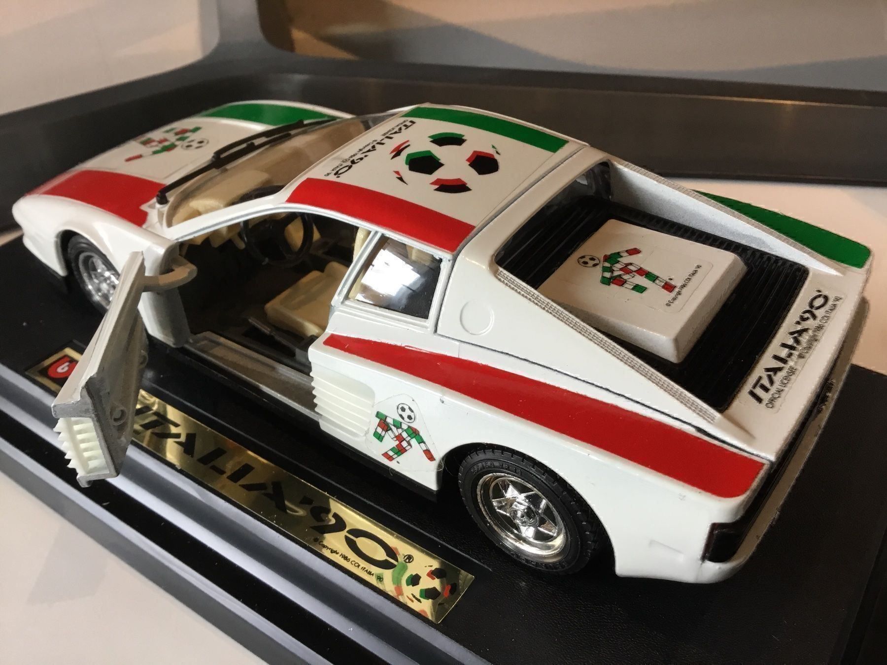 Ferrari Modellautos: FERRARI TESTAROSSA (1984), Massstab 1:24 – Neu und originalverpackt aus Erlenbach im Simmental von Model_box 7
