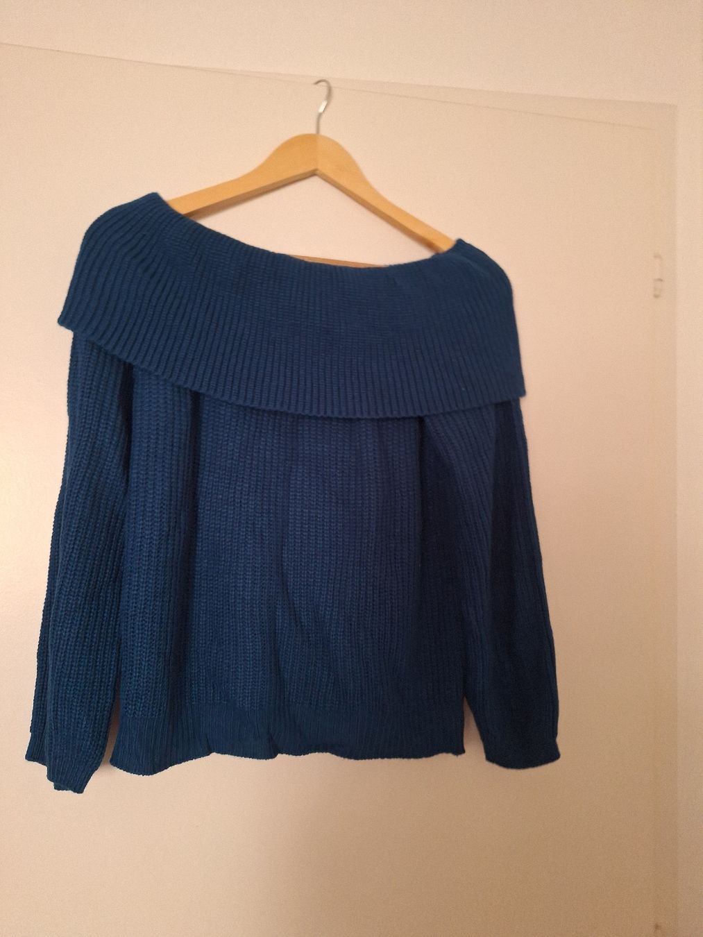 Pulls & Sweat-shirts: Pull – Neuf (Voir description) à Fribourg par car_6vvs 1