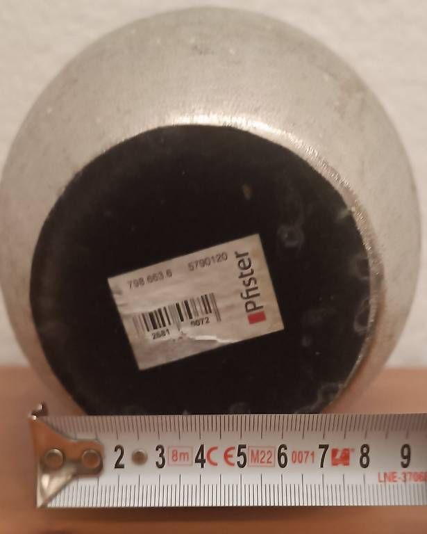 Vasen & Gefässe: dekorative Vase Mink in silberner Farbe – Gebraucht aus Bern von sv-trade 3