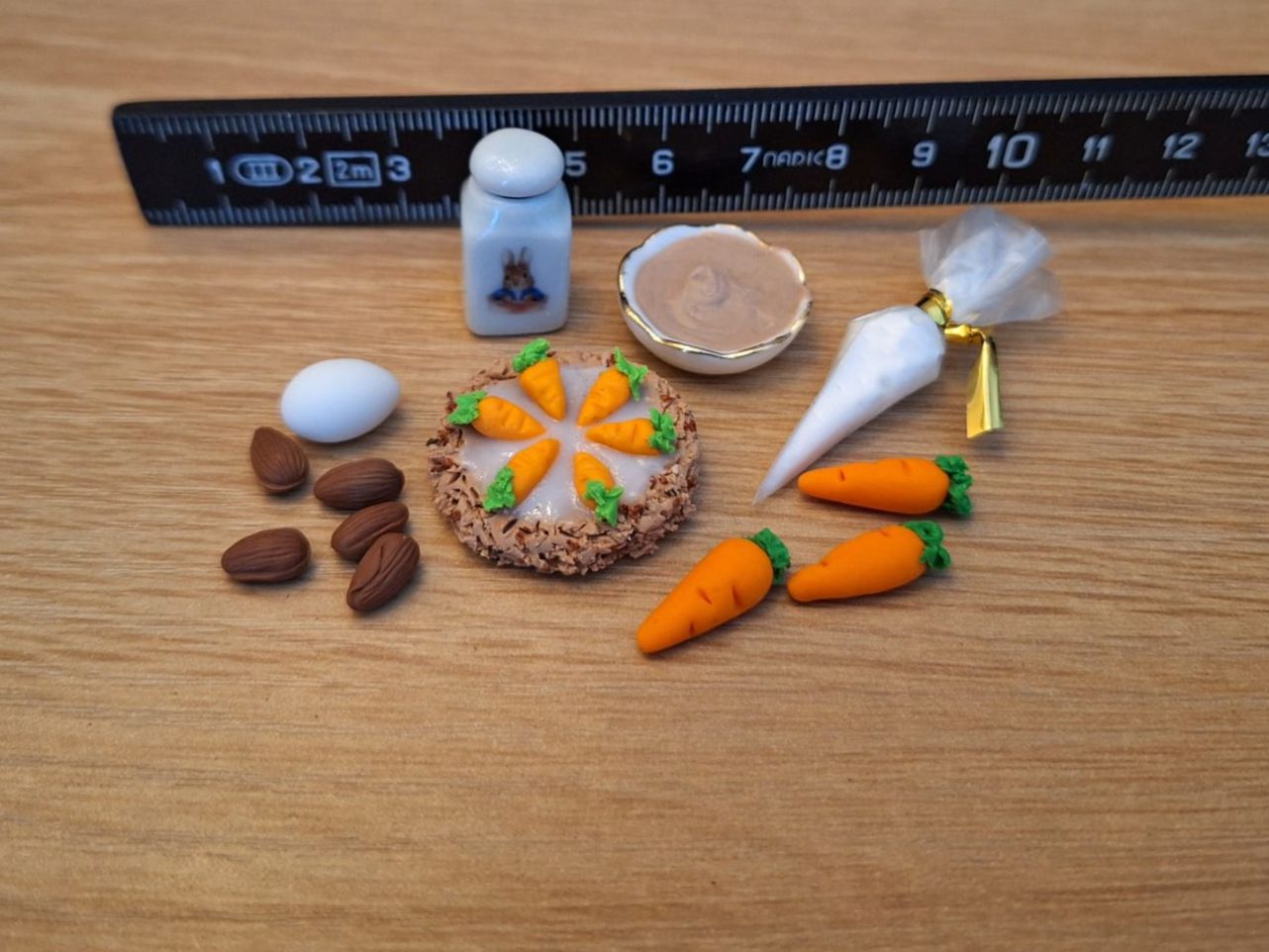 Case e mobili per bambole: Handmade Rüeblitorte Back Set – Nuovo (secondo la descrizione) da Zürich venduto da HandmadeTinyFood 1