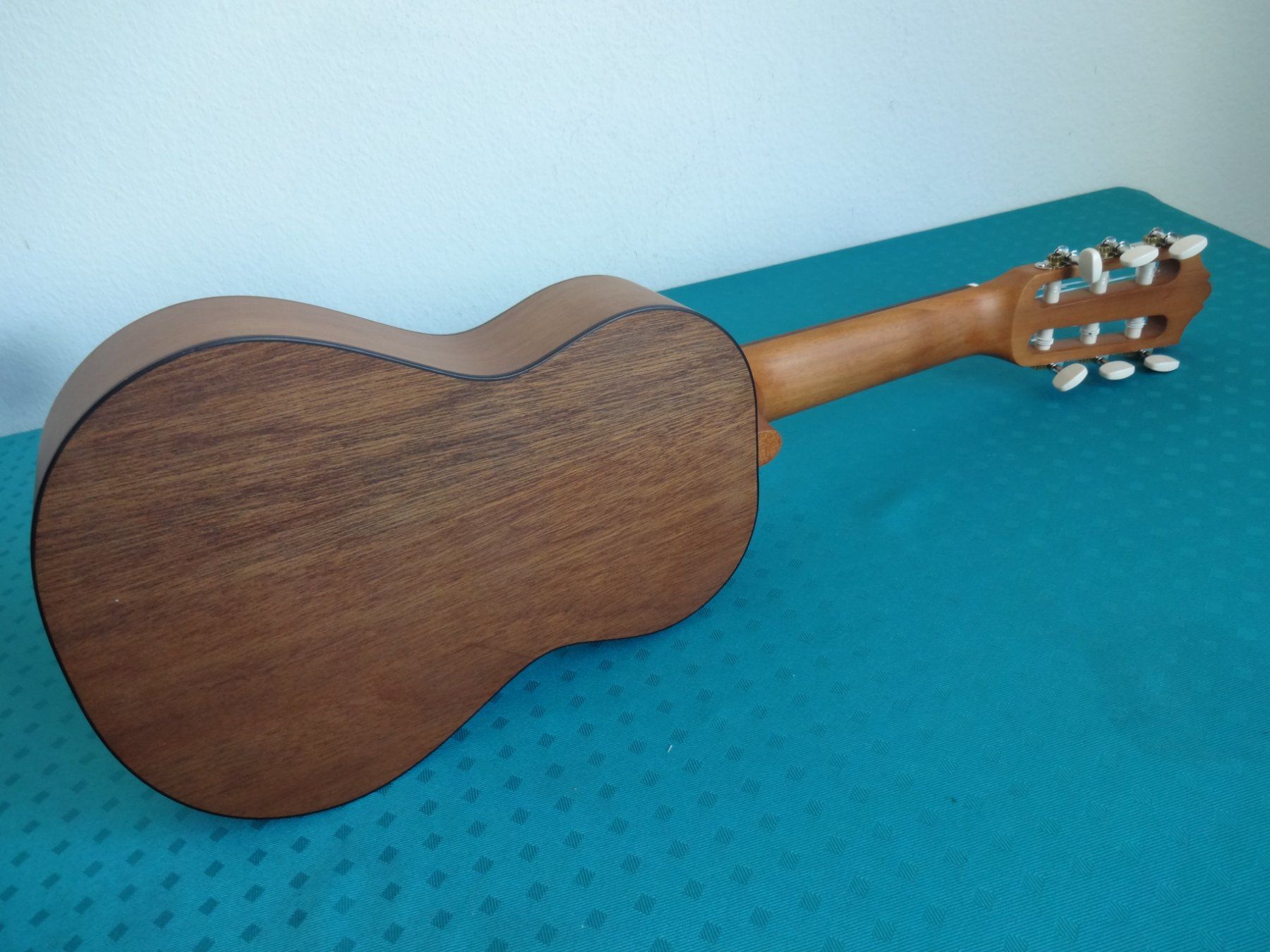Yamaha Strumenti musicali: Yamaha GL 1 NT Guitalele Natural – Nuovo (secondo la descrizione) da Frauenfeld venduto da jaho13 5