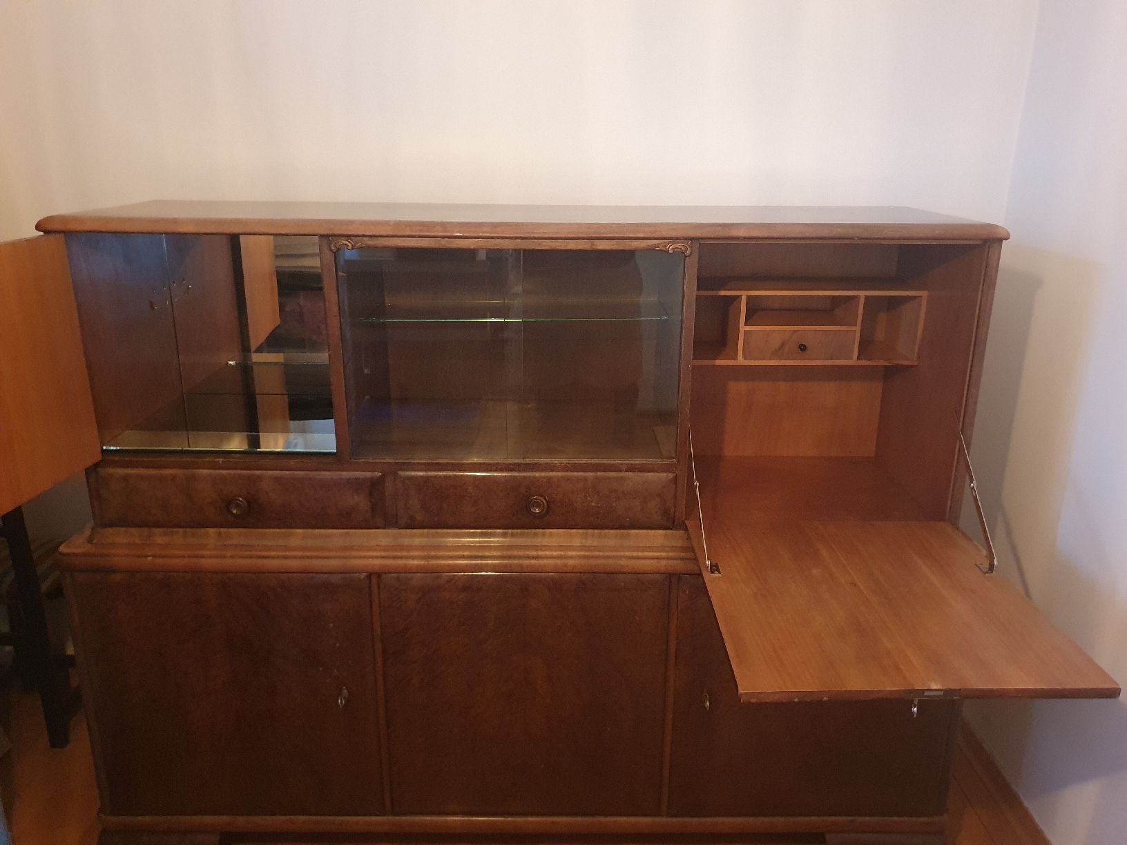 Credenze: Büffet aus Holz im Vintagelook – Usato da Luzern venduto da Corueegsegger 1