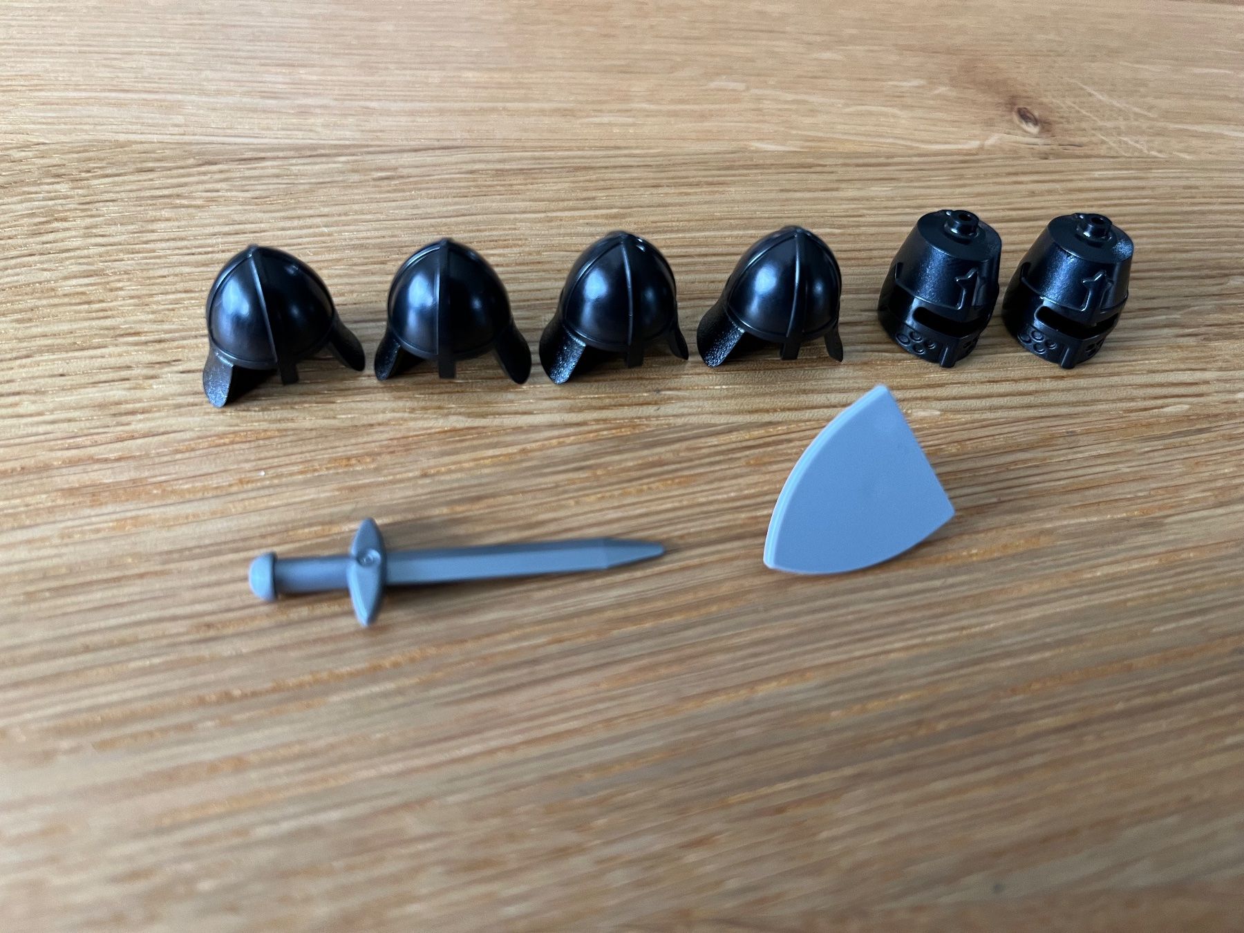 Lego Spielzeuge: Lego Castle / Kingdoms Ritter Helme, Schwert und Schild – Neu (gemäss Beschreibung) aus Rebstein von Soapyy13