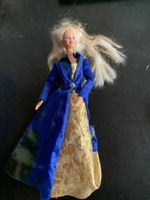 Barbie-Puppe mit tollem Winterkleid, blond, gebraucht
