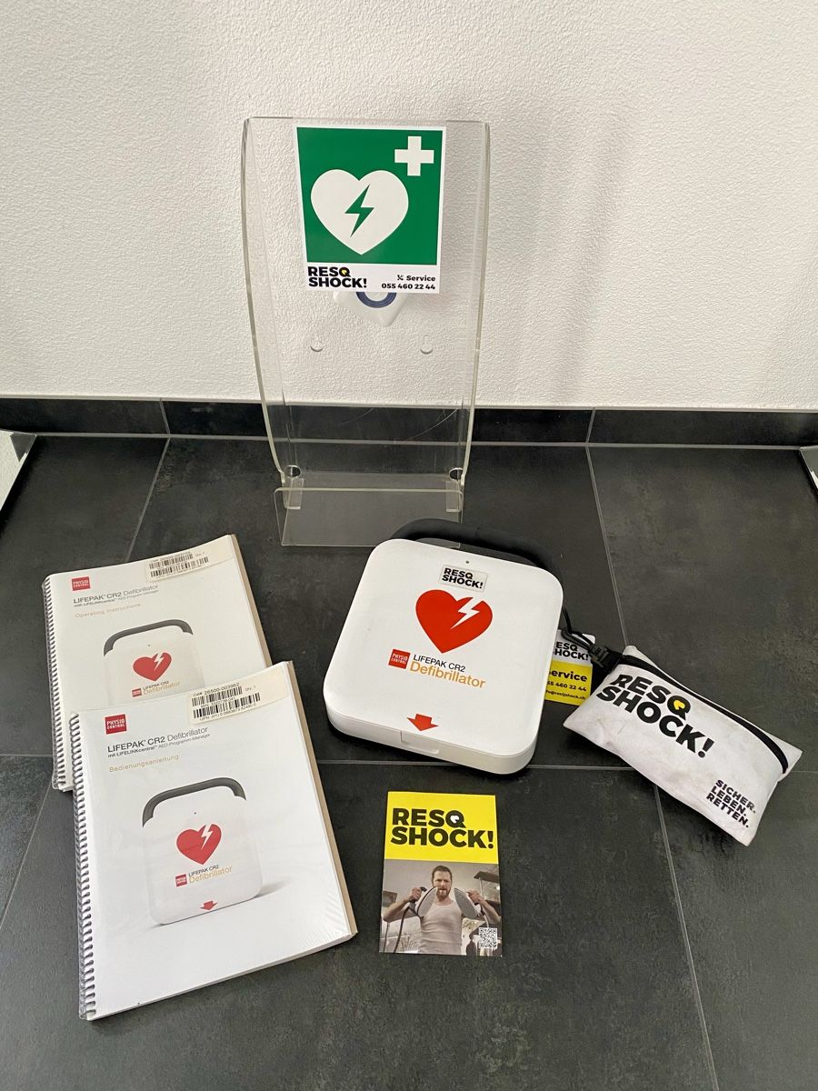 Attrezzature mediche: Physio-Control Lifepak CR2 Defibrillator mit Wandhalter – Usato da Seeberg venduto da BestDeal_CH