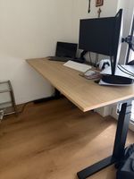 Stehschreibtisch elektrisch höhenverstellbar Holztischplatte