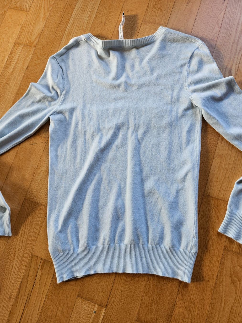Guess Maglioni & Felpe: Neuwertiger GUESS Pulli Hellblau mit Logo-Aufschrift Gr. S – Nuovo (secondo la descrizione) da Bolligen venduto da SwissDutchy_1973 4