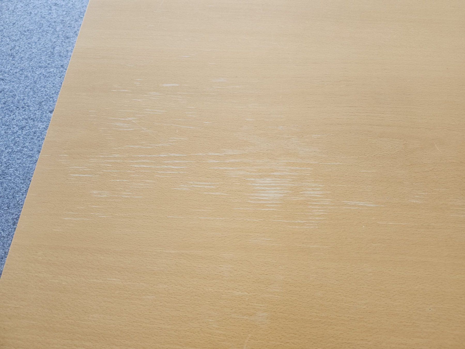 Scrivanie: Kleiner Holz Tisch mit metall Beinen – Usato da Zürich venduto da M-CityB 2