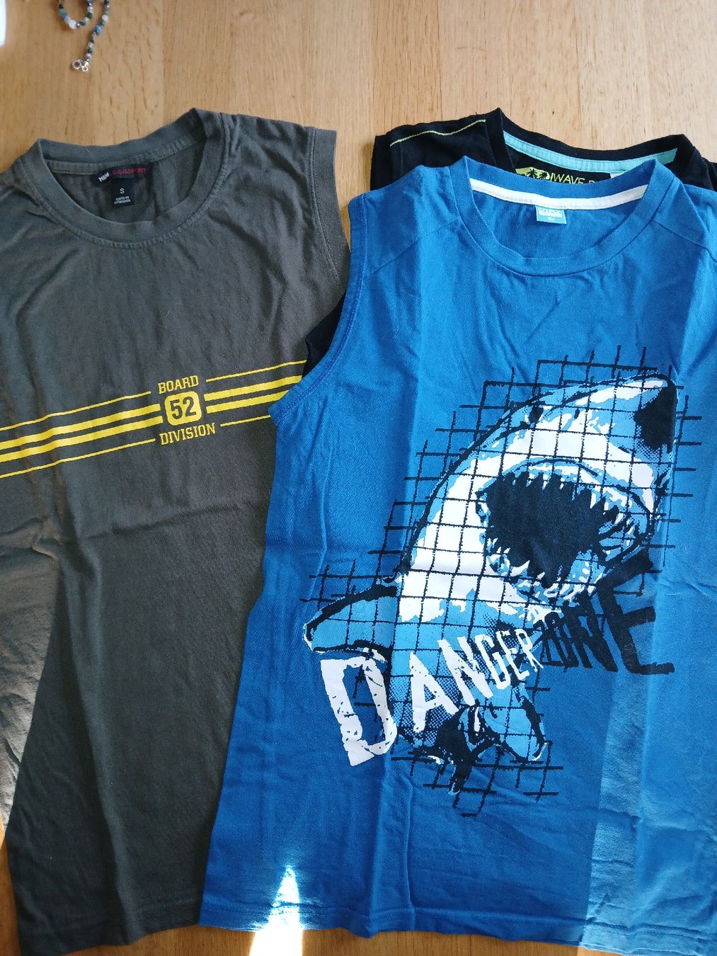 Hemden, T-Shirts & Polos: 3 t shirt ärmellos 164 – Gebraucht aus recherswil von papamoll71 1