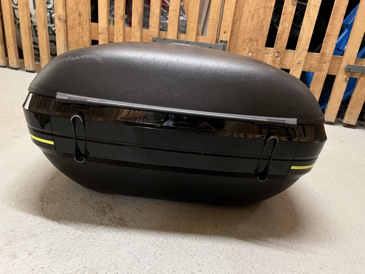 Givi Topcase: Givi Topcase – Nuovo (secondo la descrizione) da Grenchen venduto da Metzeler 1