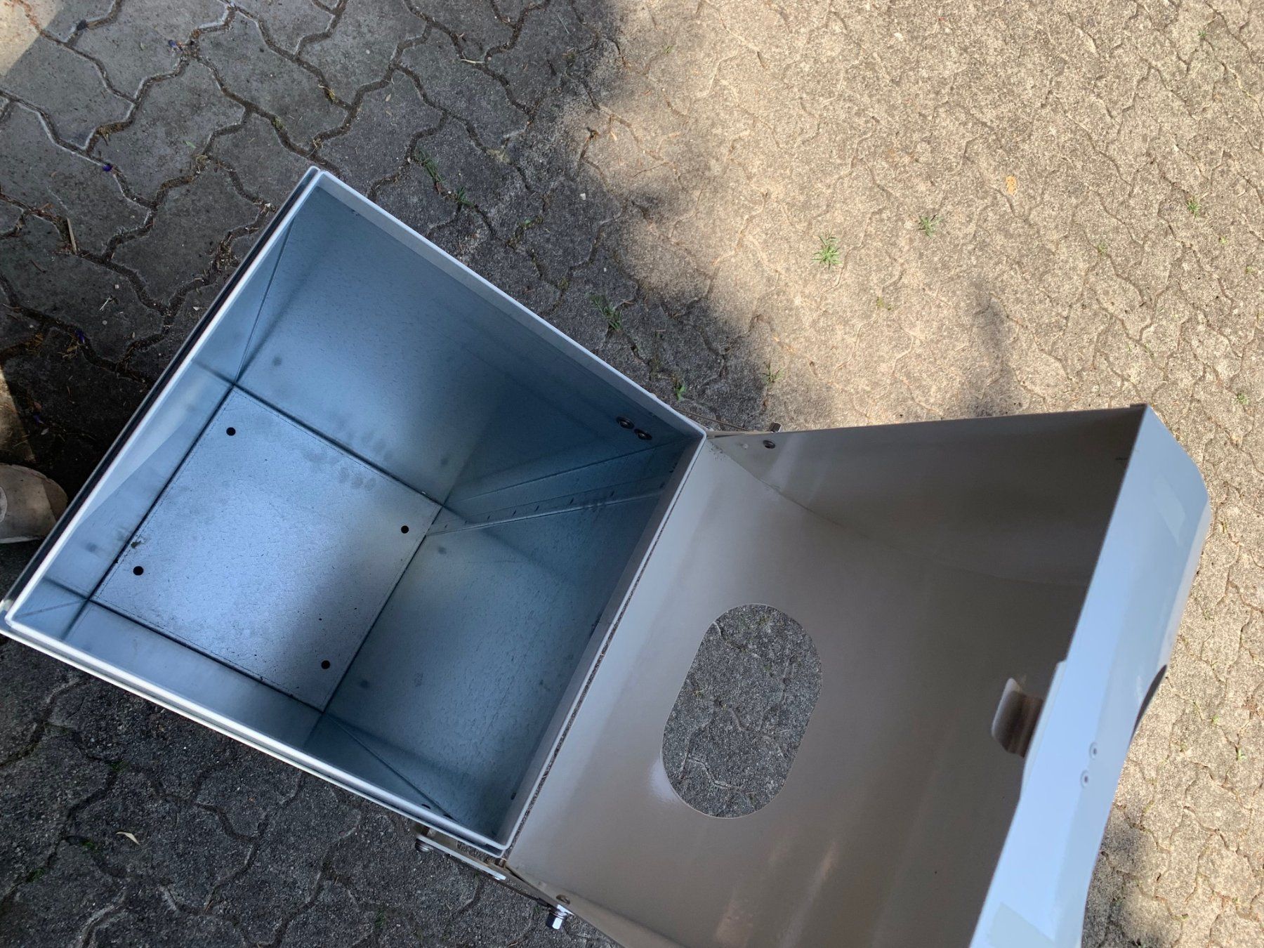 Abfalleimer: Abfalleimer PET Behälter Metall gebraucht – Gebraucht aus Wohlenschwil von Ipipei 4
