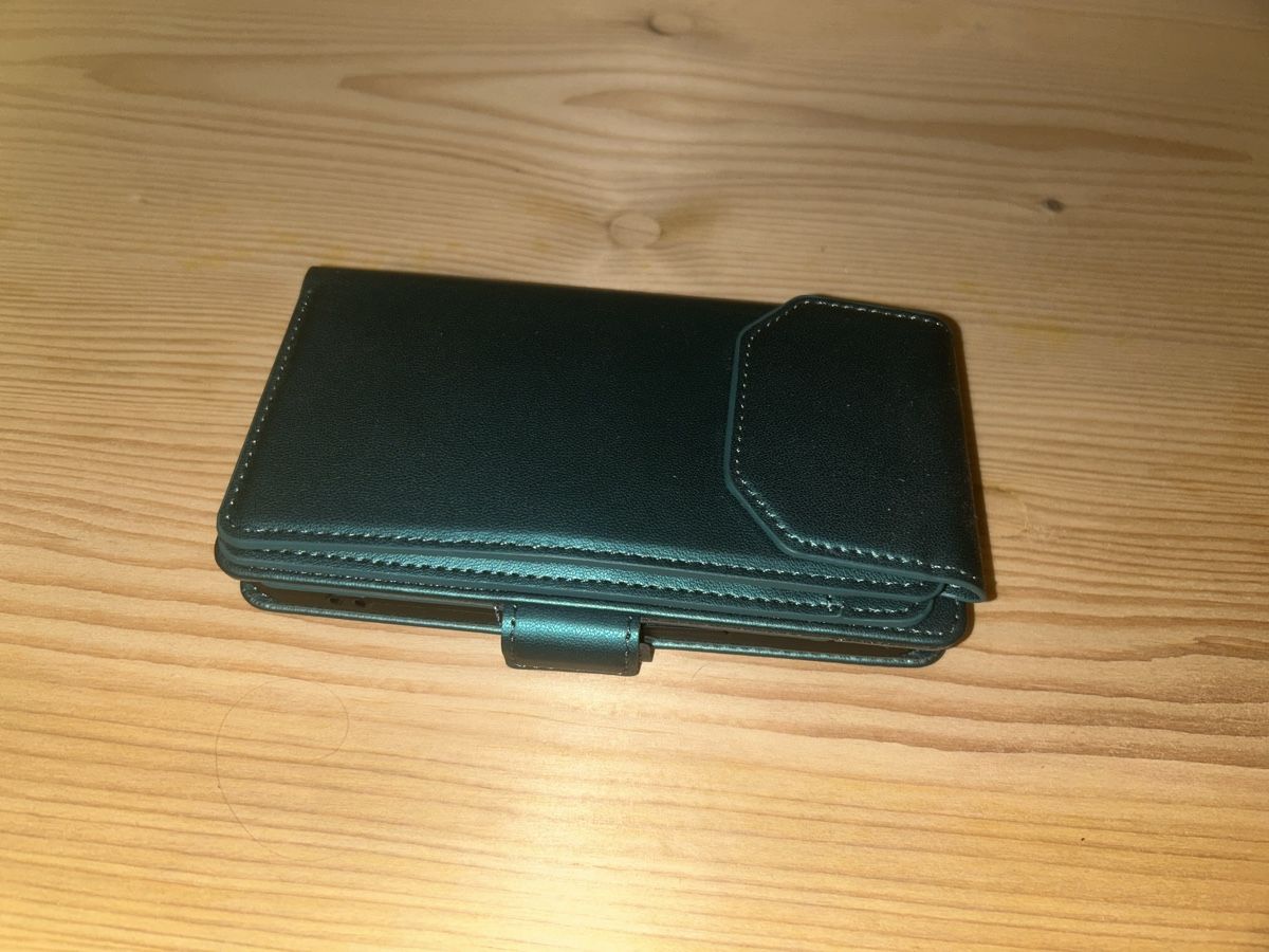 Cover & Protezioni schermo: iPhone 15 Hülle petrolgrün mit viel Fächern – Nuovo (secondo la descrizione) da Pfaffhausen venduto da Lucky_Nut