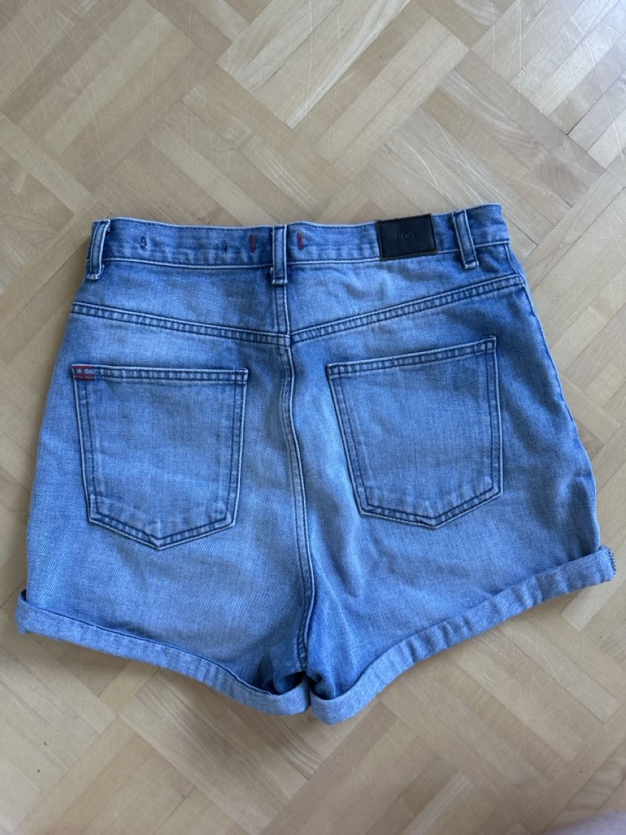 Jeans: BDG High Waist Denim Shorts Gr. S – Usato da St. Gallen venduto da Niky2609 1