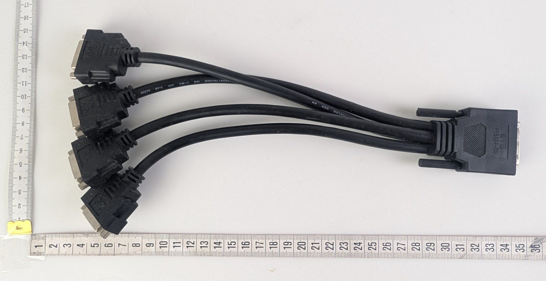 Cavi: Y-Kabel VGA auf 4x VGA – Usato da Zürich venduto da axolottchen