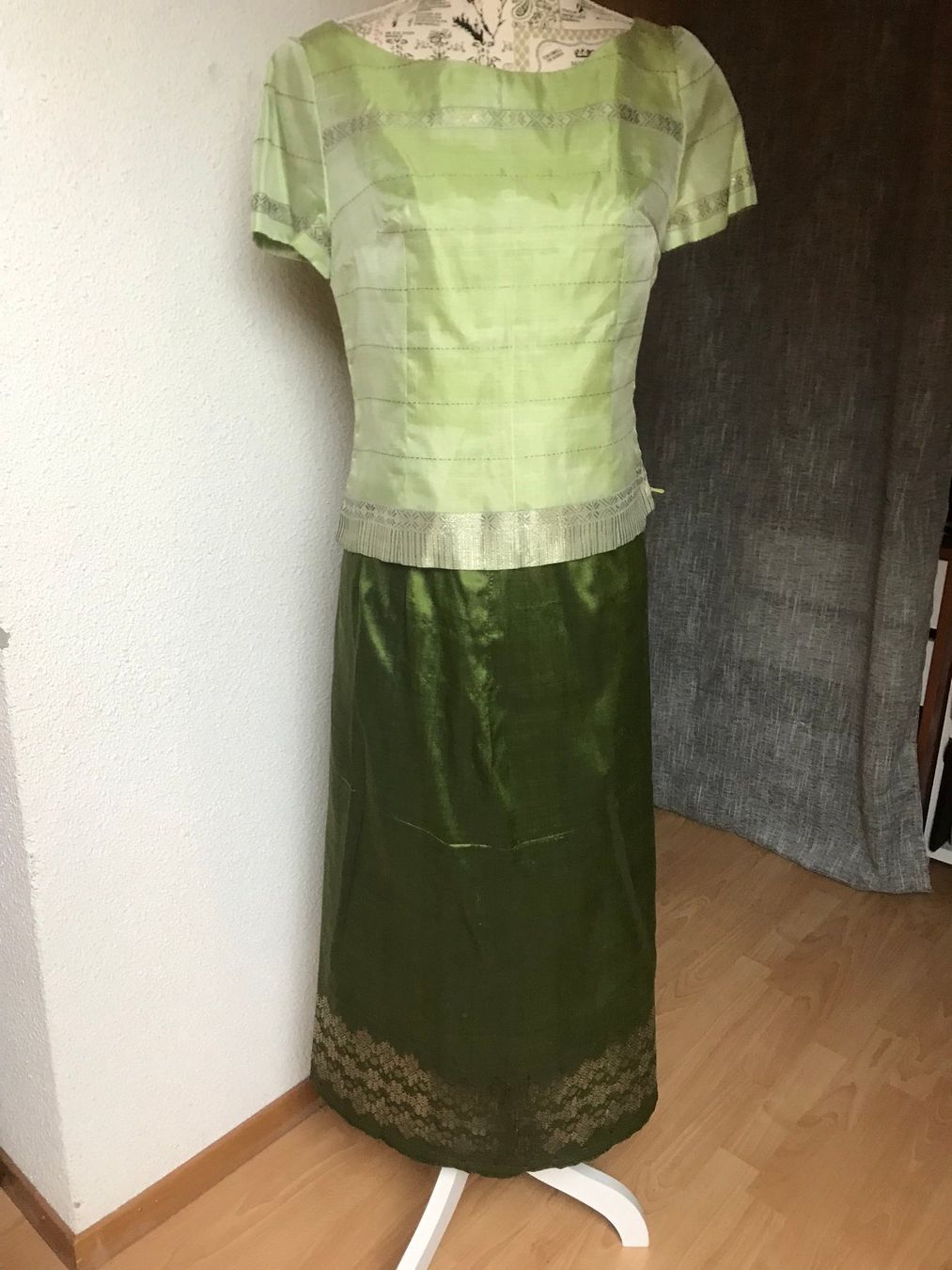 Lotti di vestiti: Jupe + Top asiatique pièce unique – Usato da Gorgier venduto da chahn